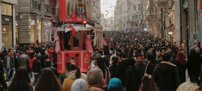 Χιλιάδες Τούρκοι αλλάζουν τα επώνυμά τους (Τρελός, Γυμνός, Τσακάλι κ.λπ.) που είχαν από τον Κεμάλ